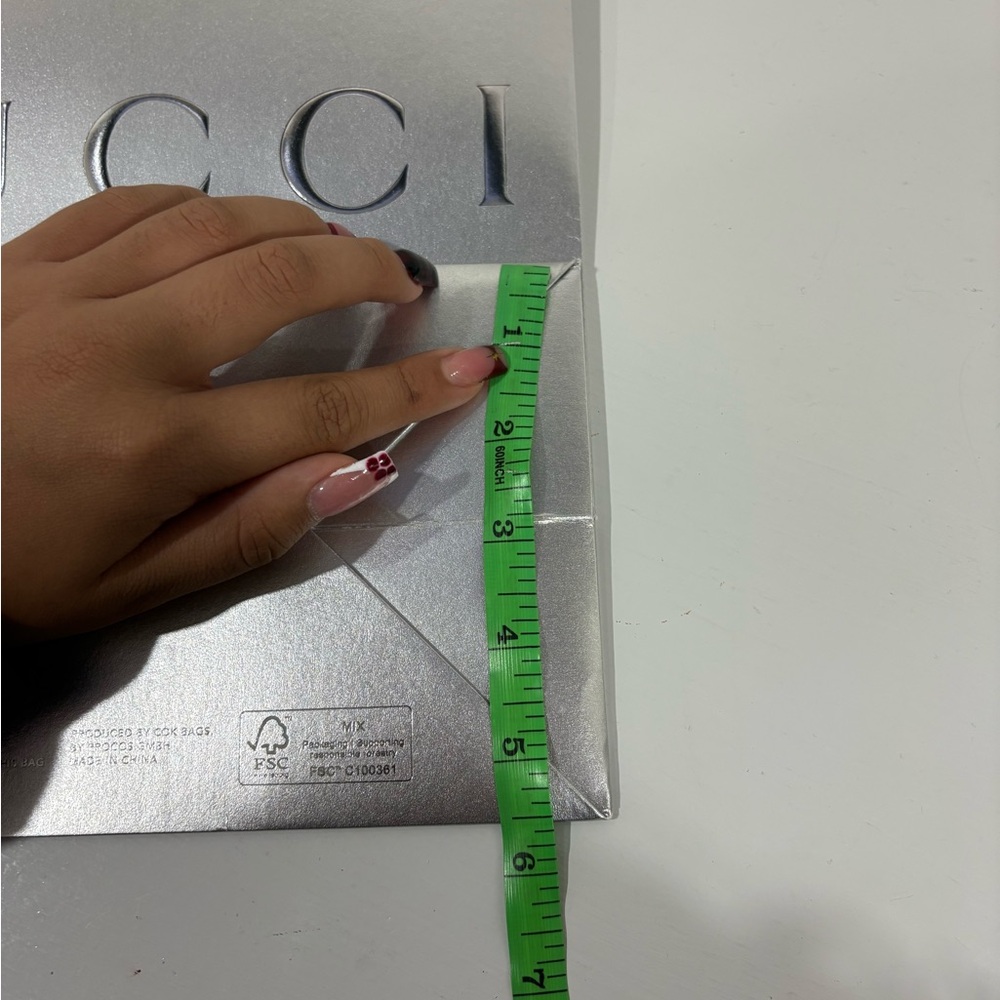 Empty Gucci Silver Gift Bag - Picture 3 of 3